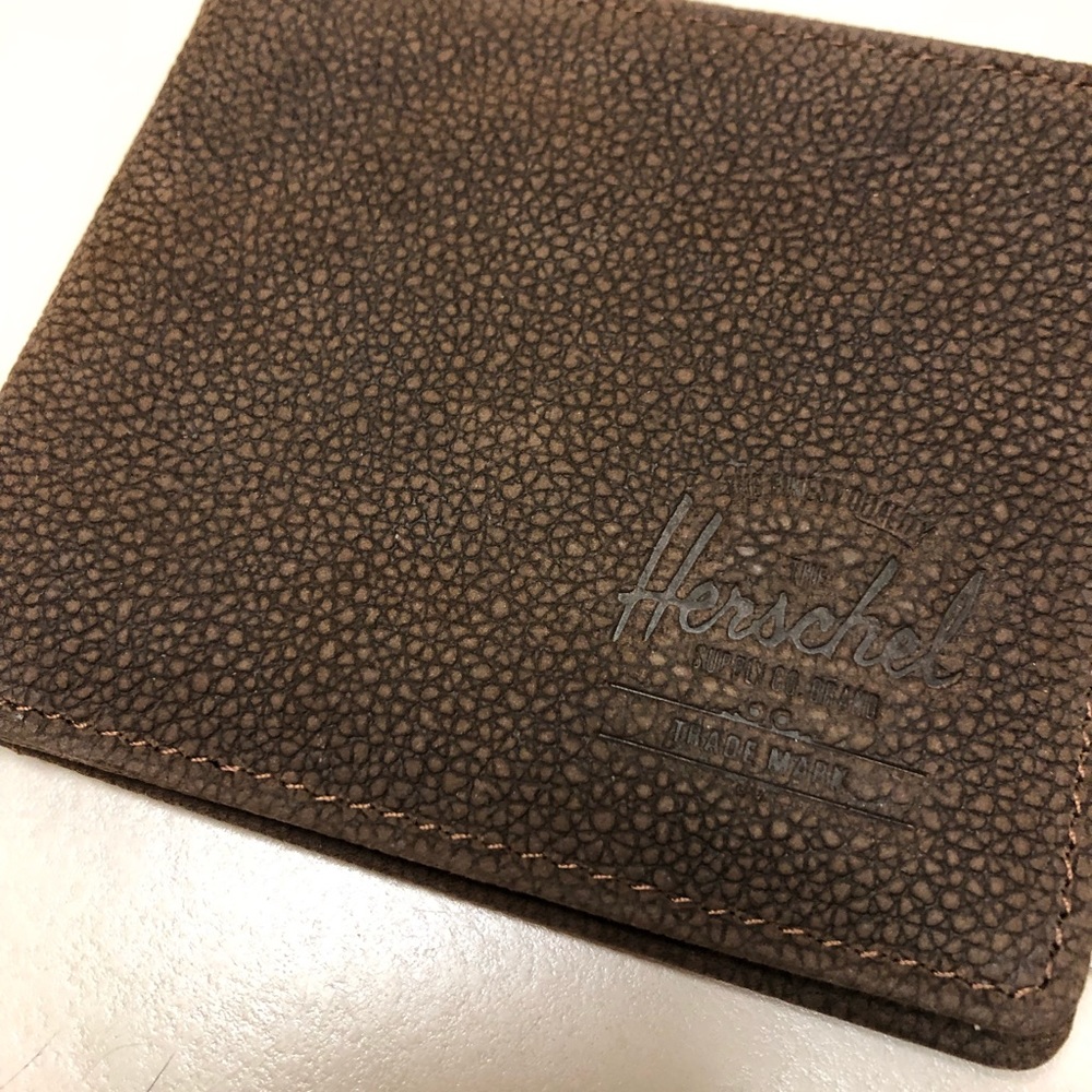 Herschel men’s wallet New without tags.